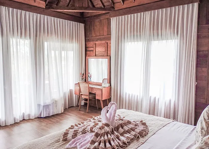 Nyoman Sandat House 2 Bed & Breakfast *